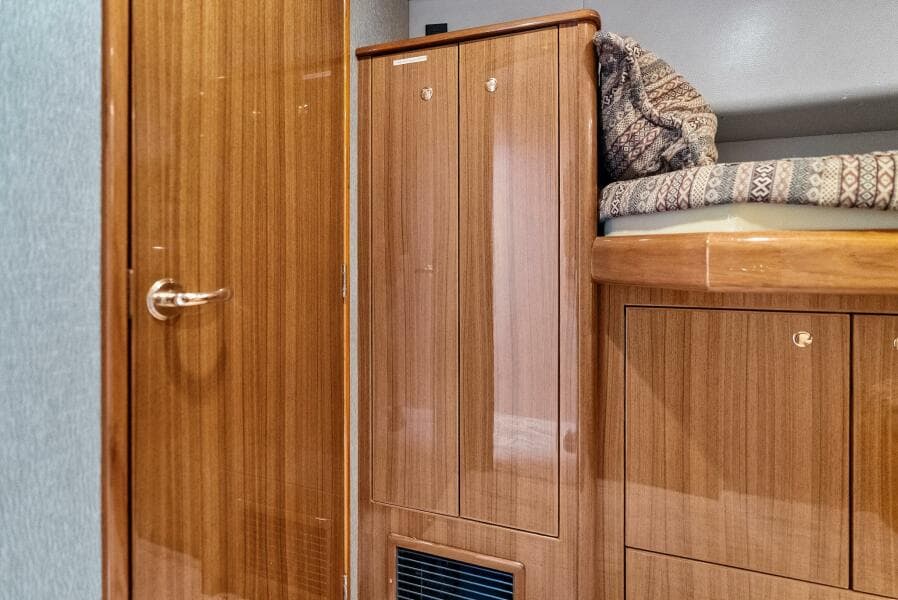 2006 Viking 61 Convertible KNOT ON CALL