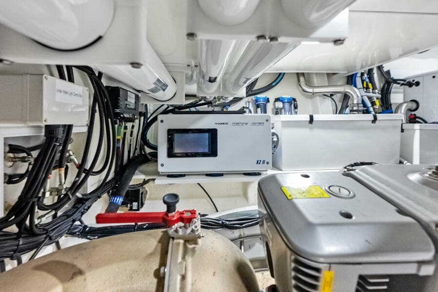 DOMETIC AIR CONDITIONING UNIT