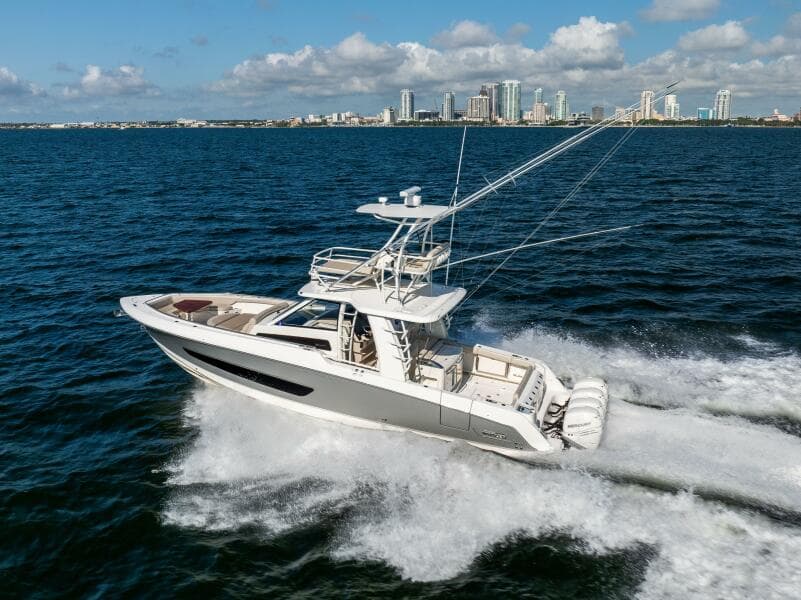 2021 Boston Whaler 420 Outrage
