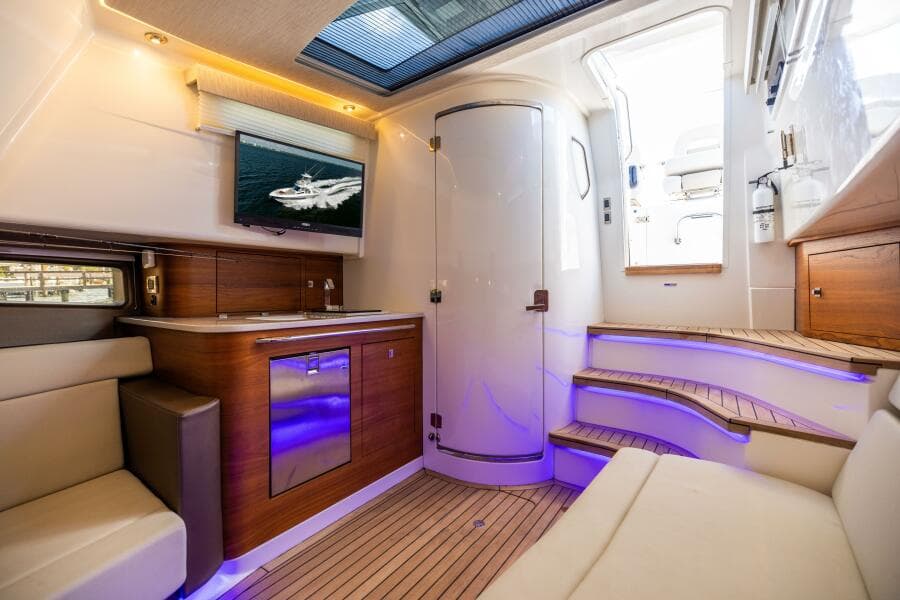 2021 Boston Whaler 420 Outrage