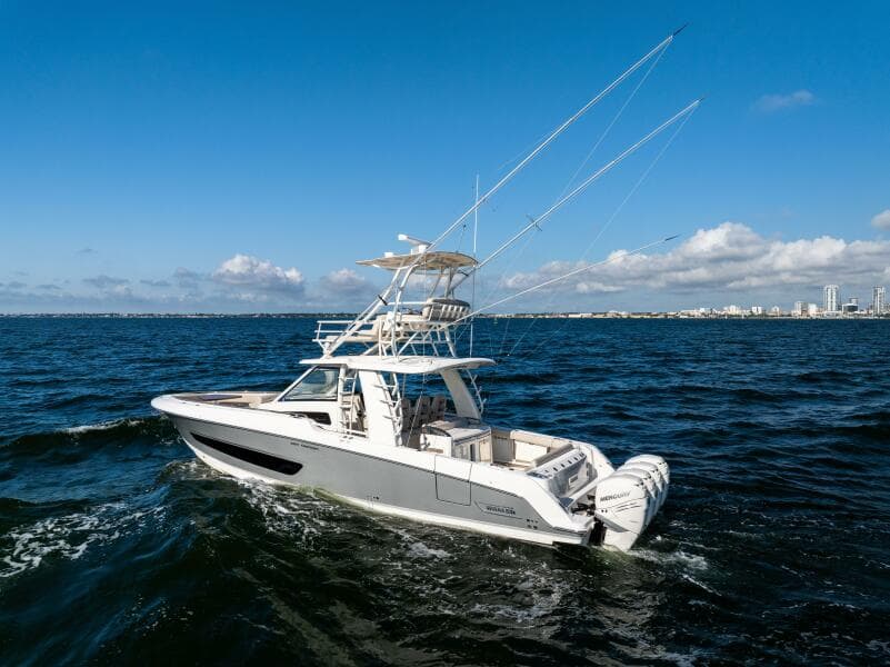 2021 Boston Whaler 420 Outrage