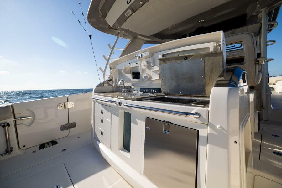 2021 Boston Whaler 420 Outrage