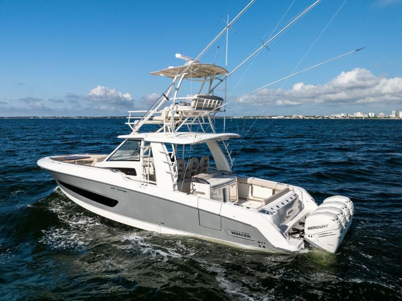 2021 Boston Whaler 420 Outrage