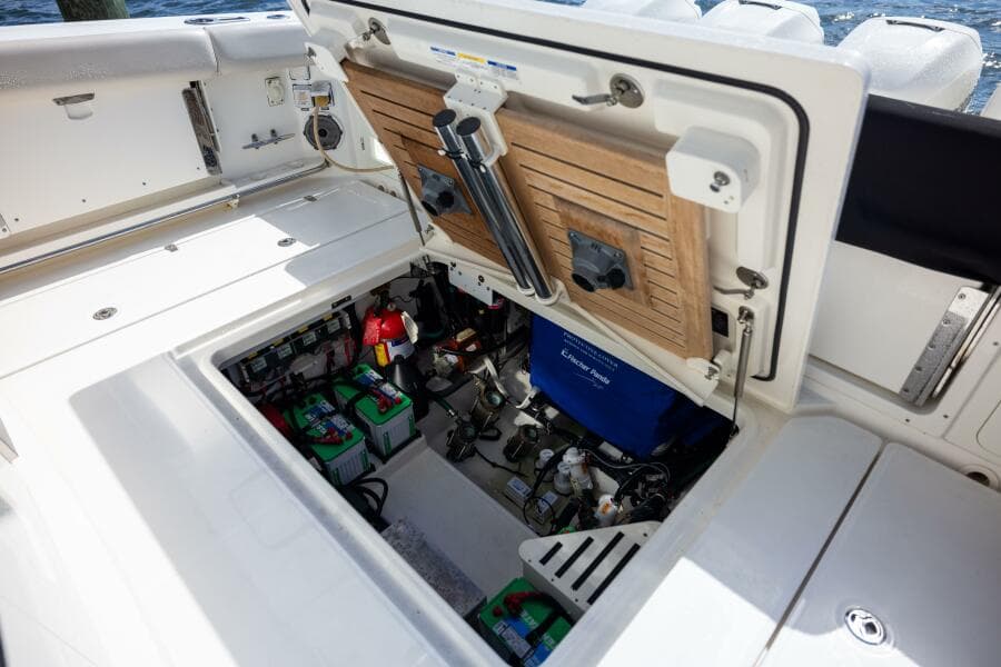 2021 Boston Whaler 420 Outrage