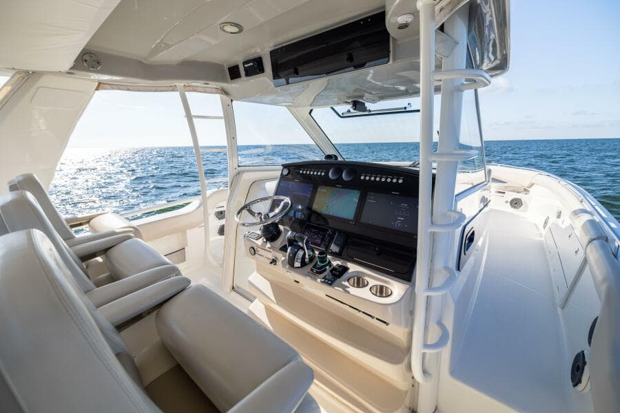 2021 Boston Whaler 420 Outrage