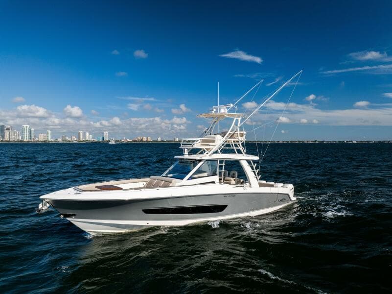 2021 Boston Whaler 420 Outrage