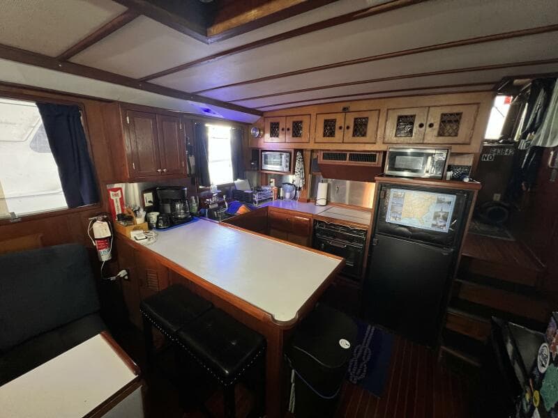 1981 Sea Ranger 45 Raised Pilot House