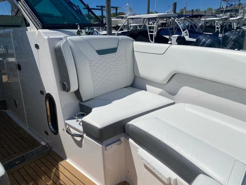 2019 Tiara Yachts 34LX