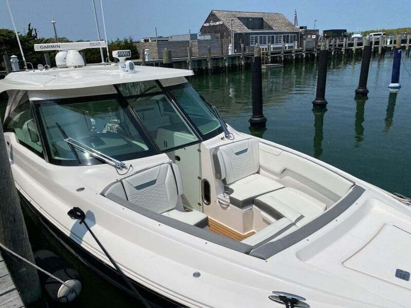 2019 Tiara Yachts 34LX