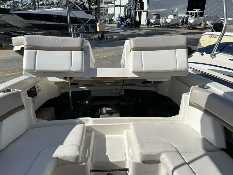 2013 Sea Ray 270 SLX