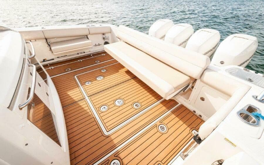 2018 42 Boston Whaler 420 Outrage The Tyder II Cockpit