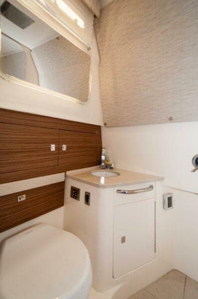 2018 42 Boston Whaler 420 Outrage The Tyder II Head (2)