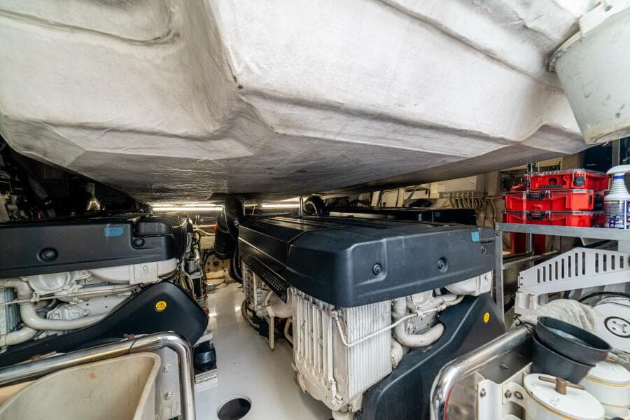 2017 Azimut 77 "Carpe Diem" - Engine Room