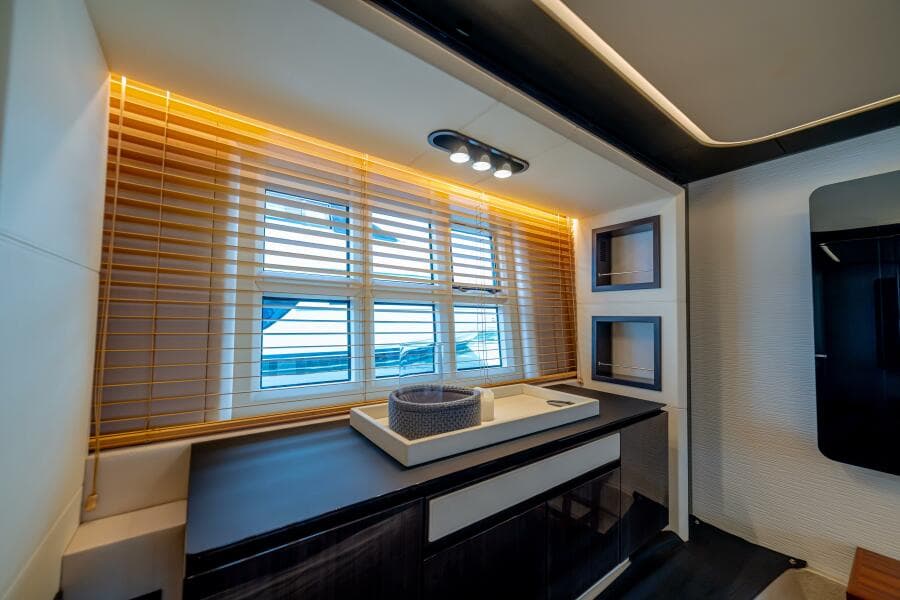 2017 Azimut 77 "Carpe Diem"