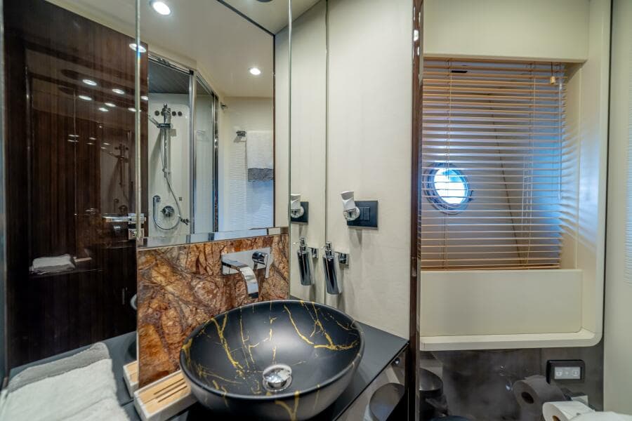 2017 Azimut 77 "Carpe Diem"