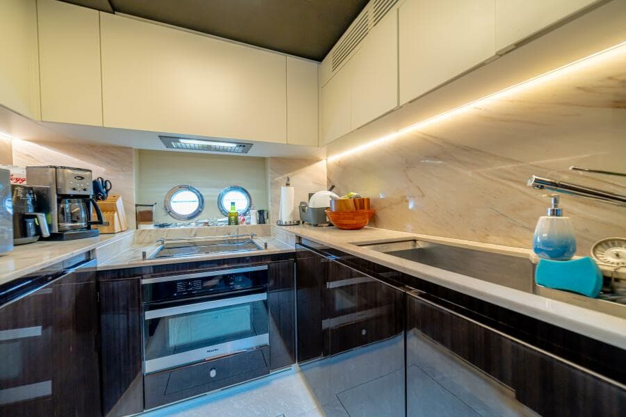 2017 Azimut 77 "Carpe Diem" - Galley