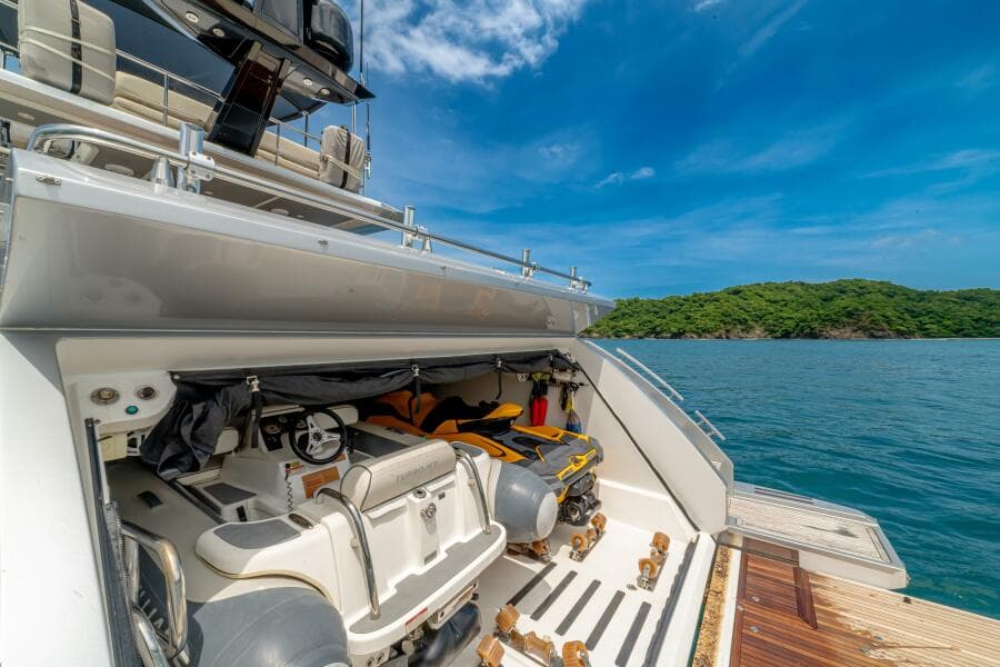 2017 Azimut 77 "Carpe Diem"