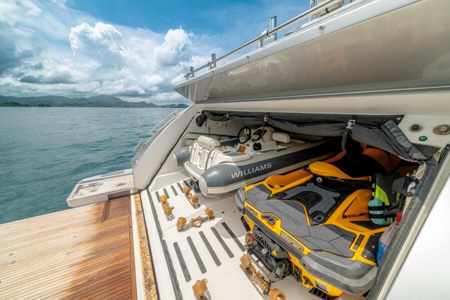 2017 Azimut 77 "Carpe Diem"