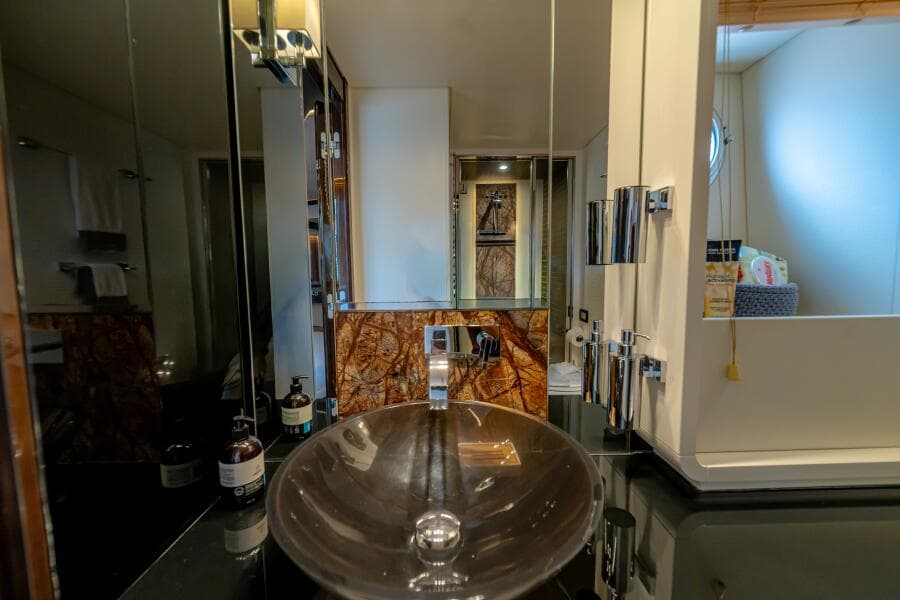 2017 Azimut 77 "Carpe Diem"