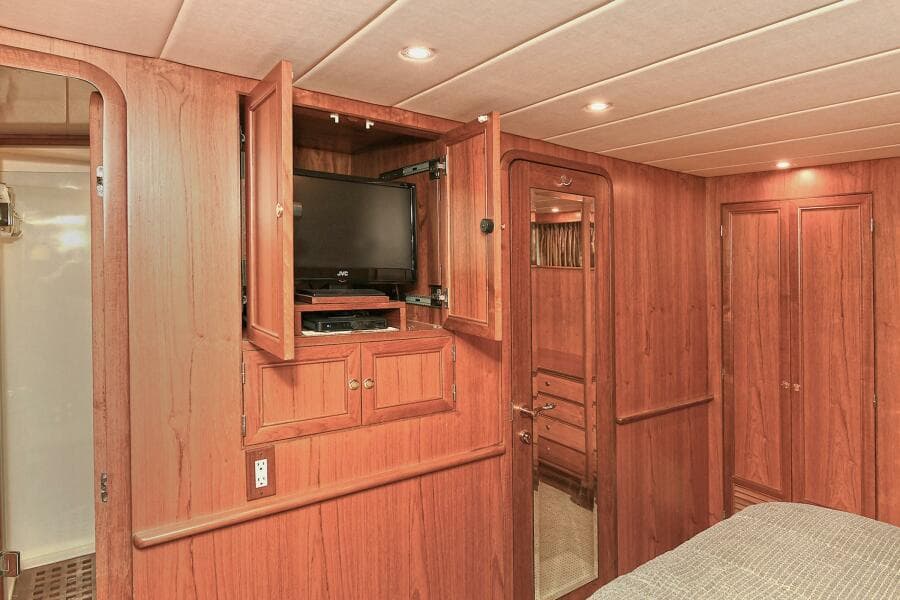 2002 Grand Alaskan Flushdeck