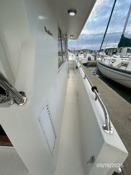 45' Ocean Alexander starboard side deck2