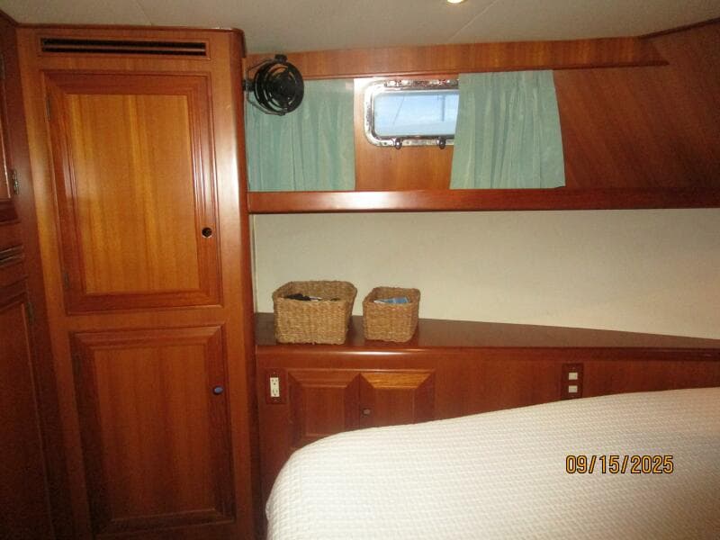 45' Ocean Alexander master stateroom port