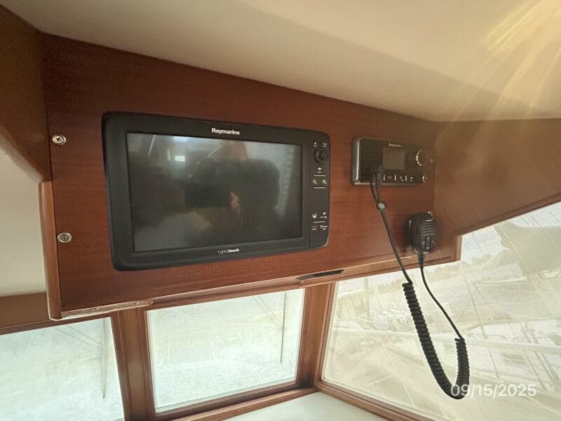 45' Ocean Alexander lower helm electronics