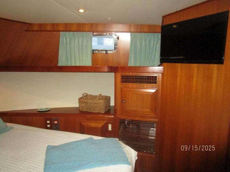 45' Ocean Alexander master stateroom starboard