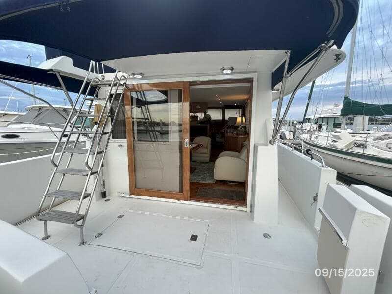 45' Ocean Alexander aftdeck forward