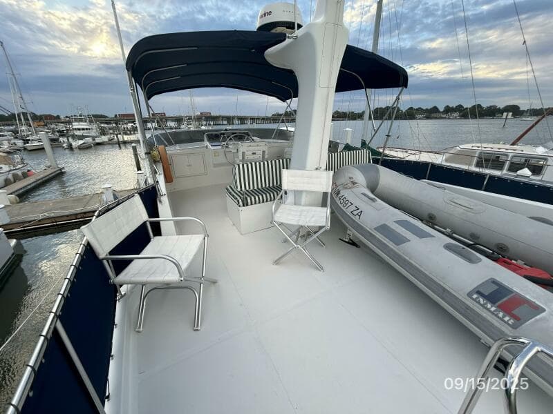 45' Ocean Alexander flybridge forward1