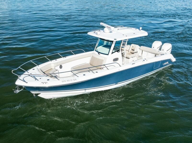 2017 Boston Whaler 330 Outrage