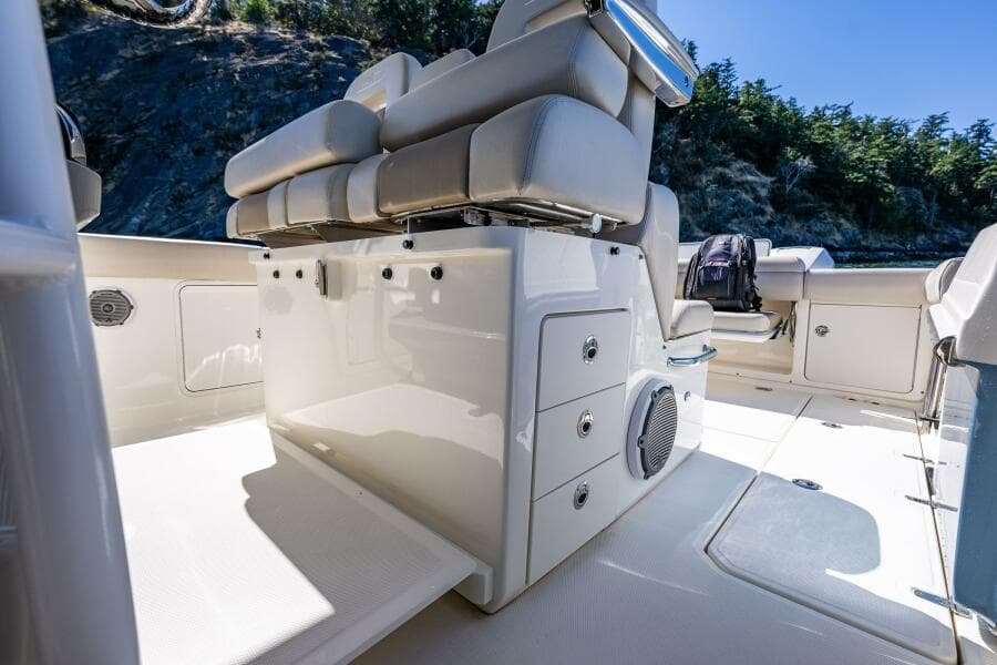 2017 Boston Whaler 330 Outrage