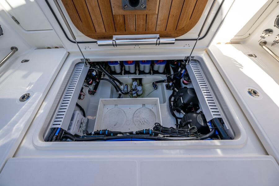 2017 Boston Whaler 330 Outrage