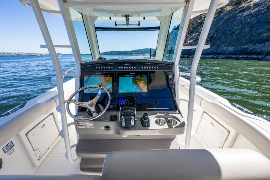 2017 Boston Whaler 330 Outrage