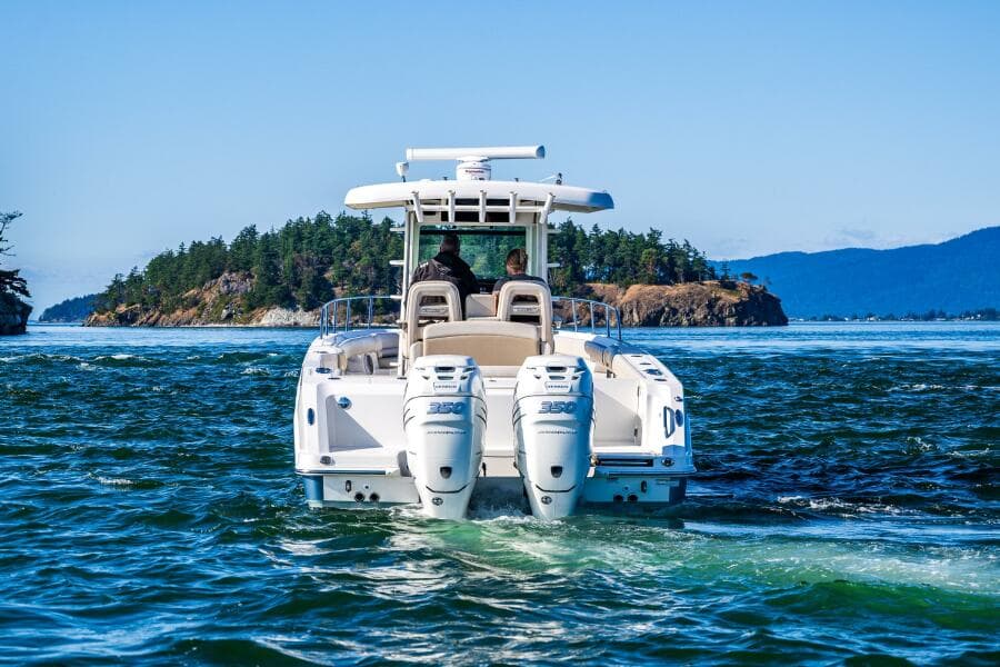 2017 Boston Whaler 330 Outrage