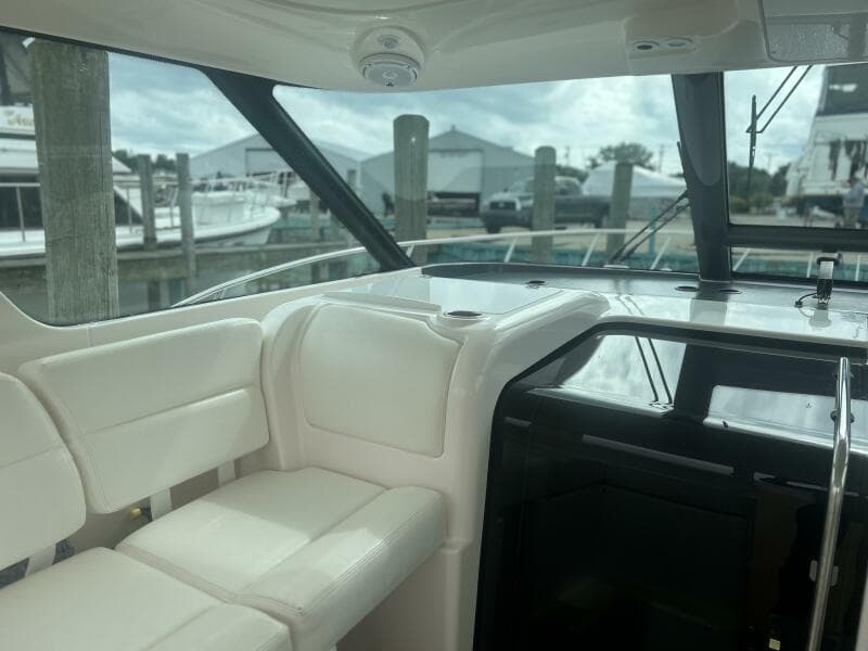2005 Tiara Yachts 