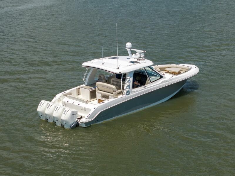 Boston Whaler 380 Realm- Profile