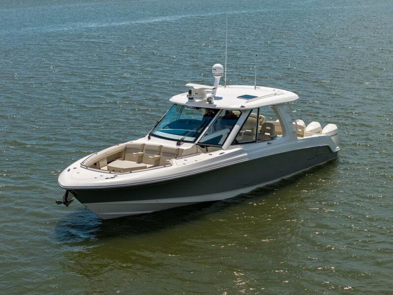 Boston Whaler 380 Realm- Profile