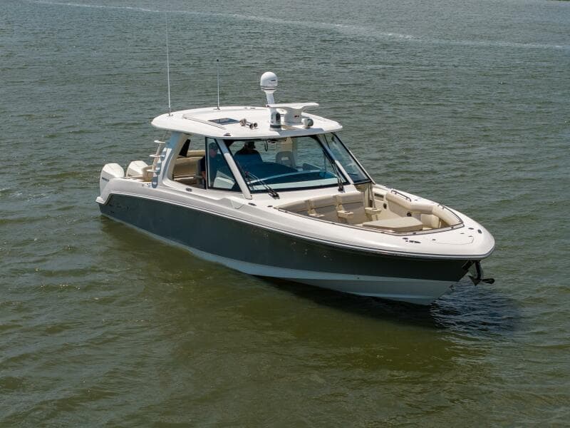 Boston Whaler 380 Realm- Profile 