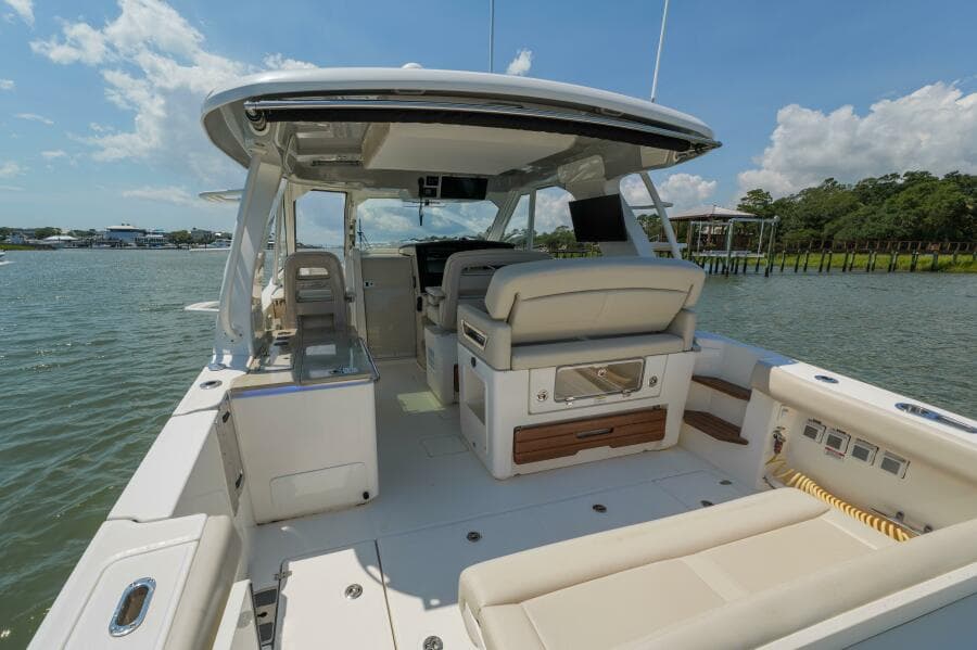 Boston Whaler 380 Realm- Cockpit 