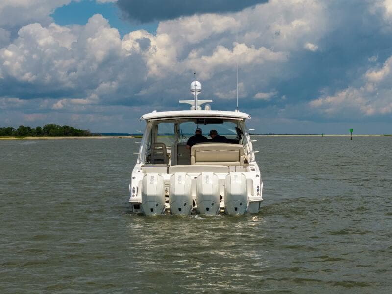 Boston Whaler 380 Realm- Profile