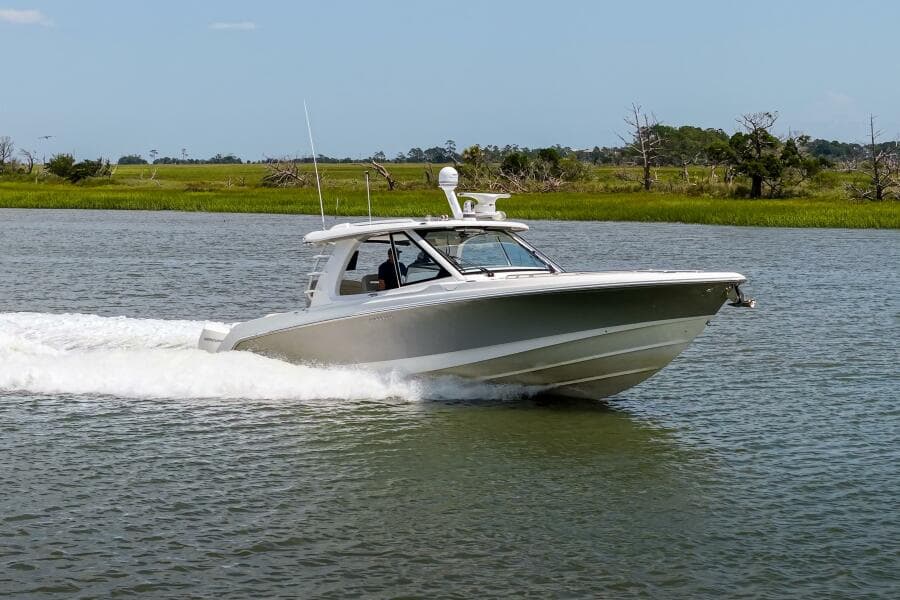 Boston Whaler 380 Realm- Running Profile