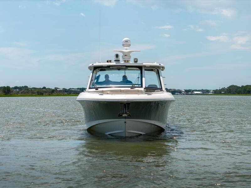 Boston Whaler 380 Realm- Profile
