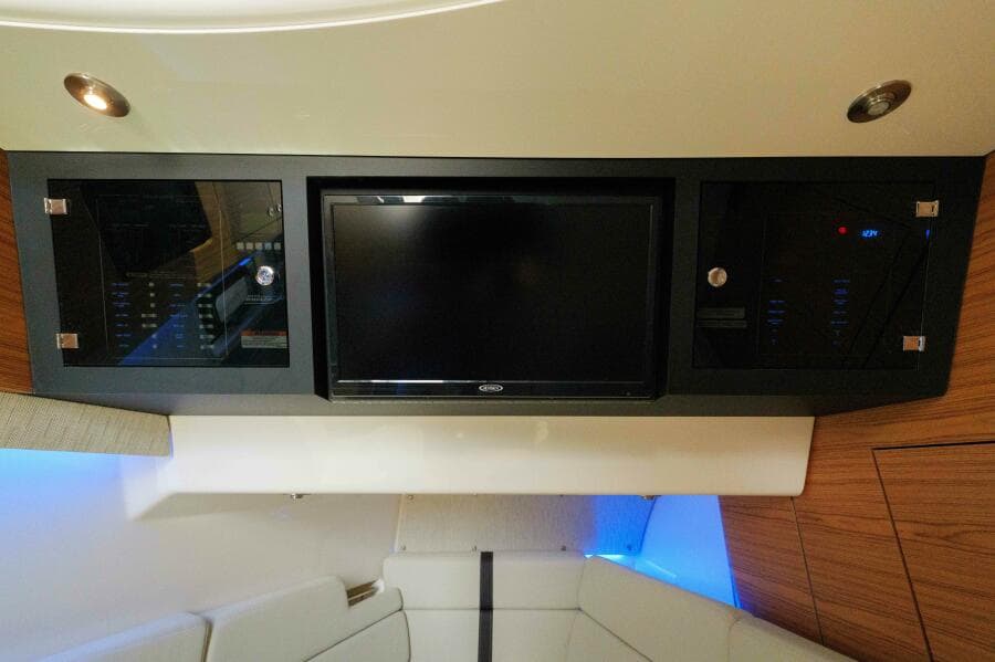 Boston Whaler 380 Realm- Electronics