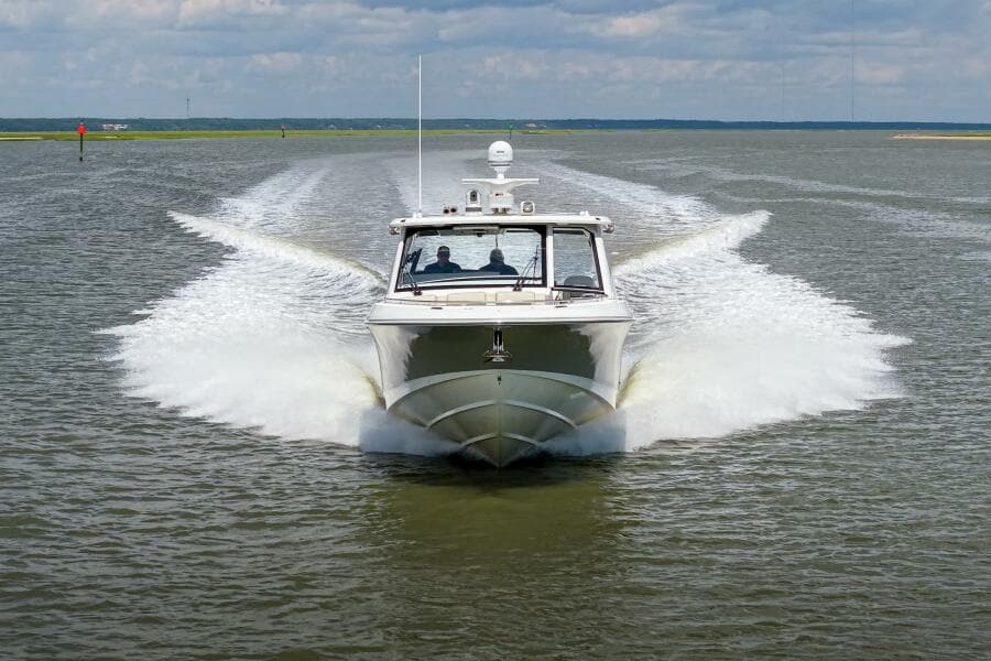 Boston Whaler 380 Realm- Running Profile 