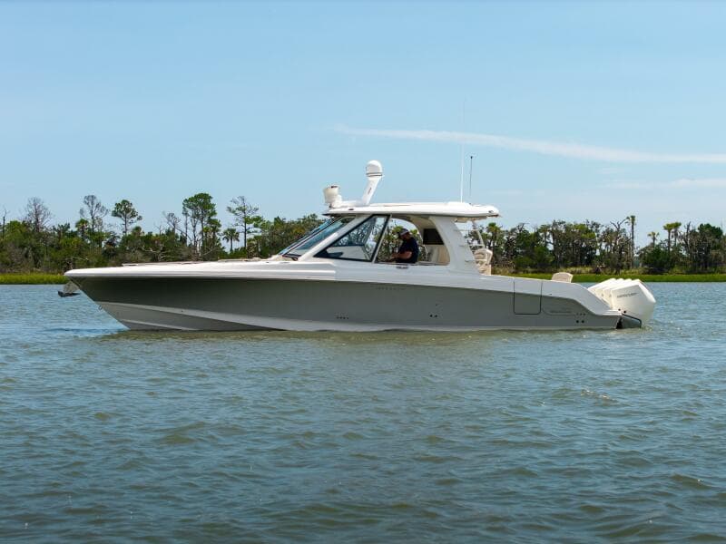Boston Whaler 380 Realm- Profile