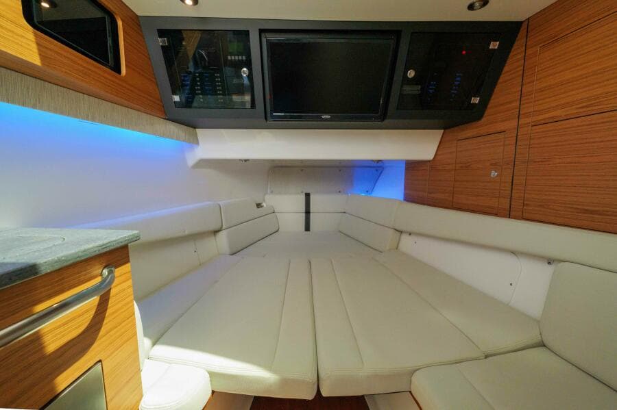 Boston Whaler 380 Realm- Cabin