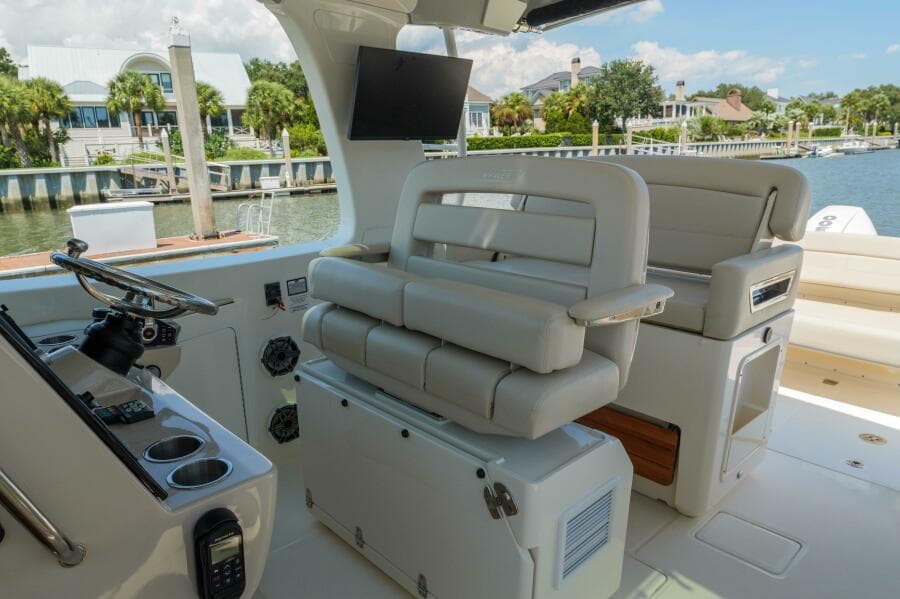Boston Whaler 380 Realm- Helm Seating 
