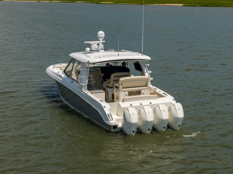 Boston Whaler 380 Realm- Profile