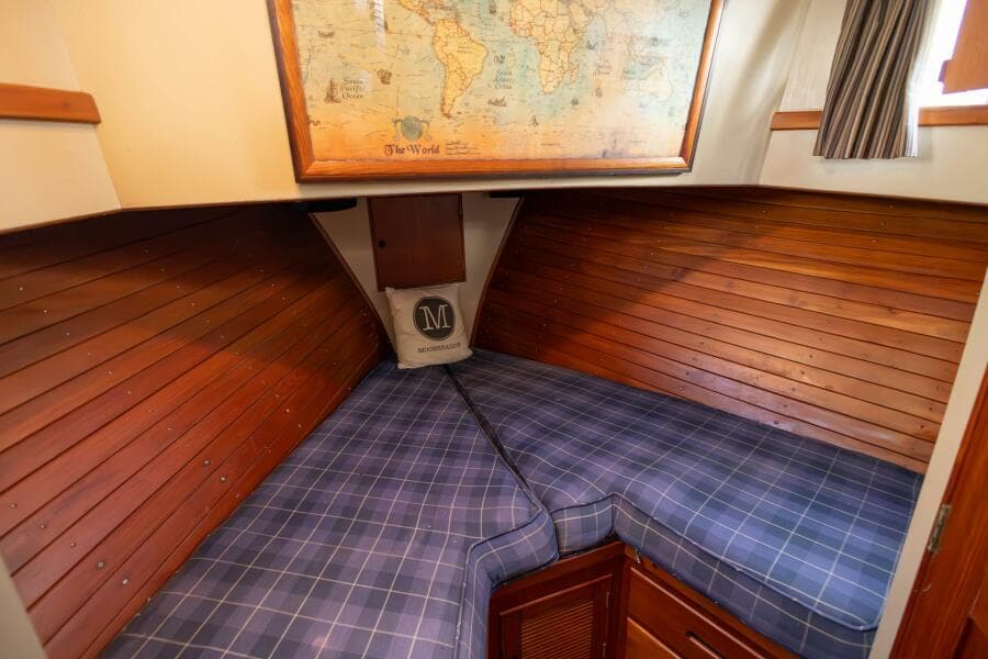 1985 Grand Banks Classic